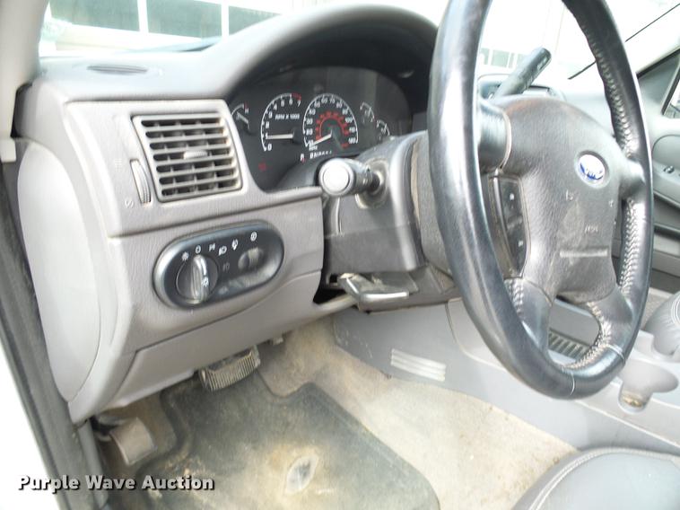 image for item DF7098 2002 Ford Explorer SUV