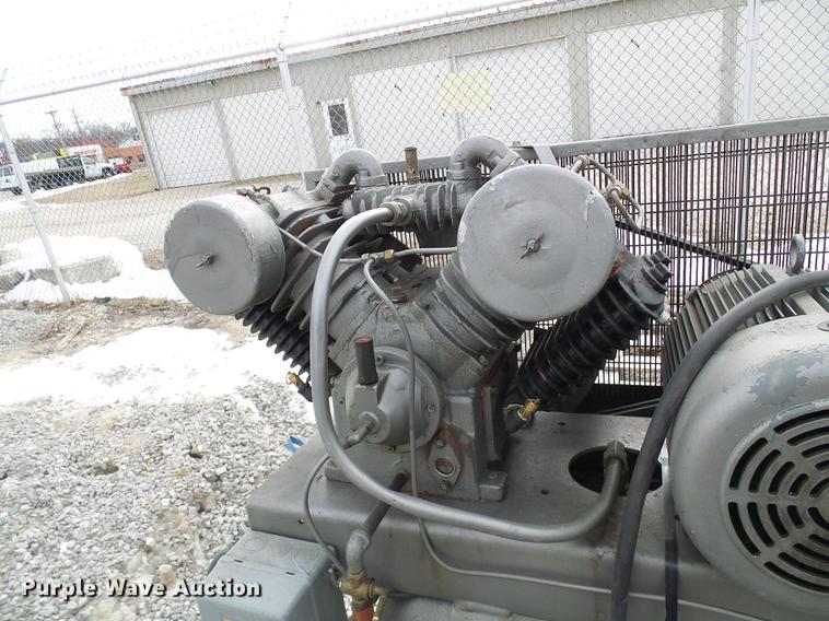 image for item DF7102 Air compressor