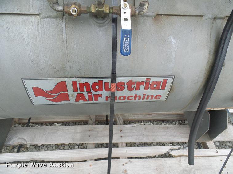 image for item DF7102 Air compressor