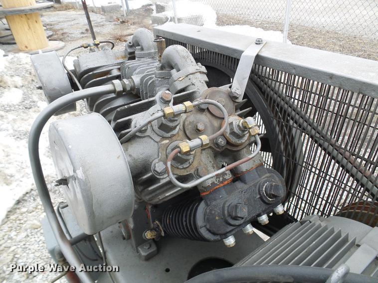 image for item DF7102 Air compressor