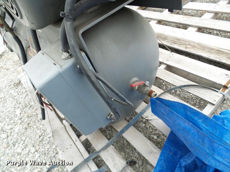 image for item DF7102 Air compressor