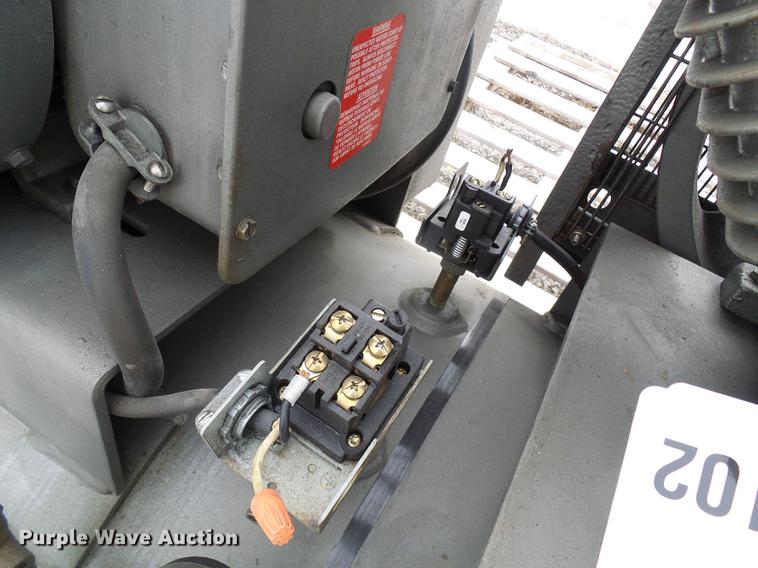 image for item DF7102 Air compressor