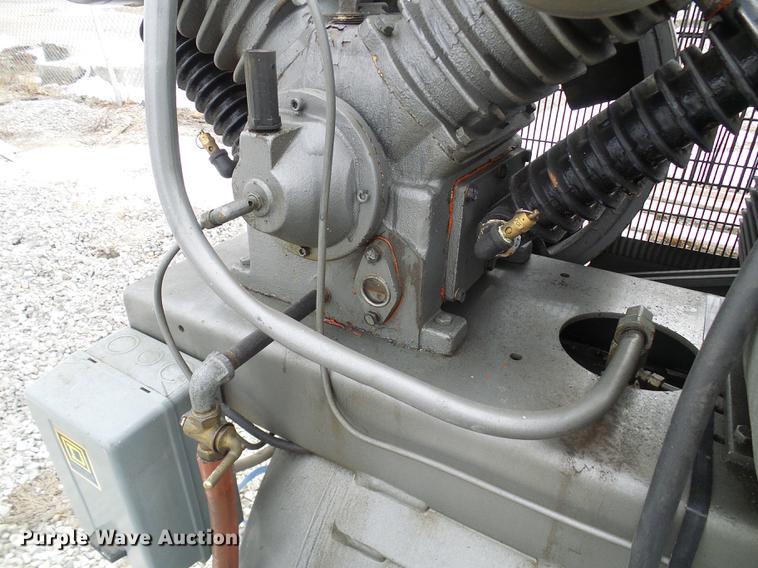 image for item DF7102 Air compressor