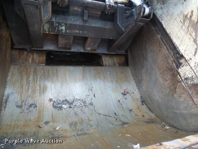 image for item DF7104 1999 International 2674 refuse truck