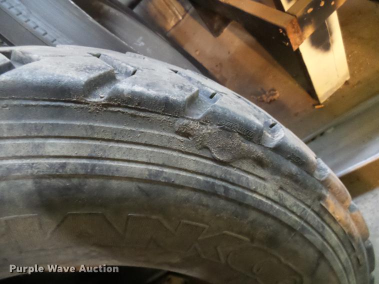 image for item DF7104 1999 International 2674 refuse truck