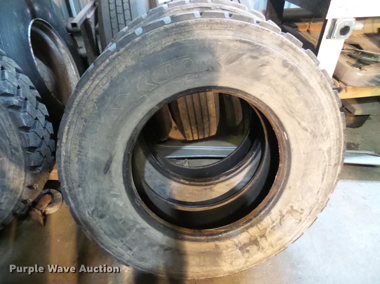 image for item DF7104 1999 International 2674 refuse truck