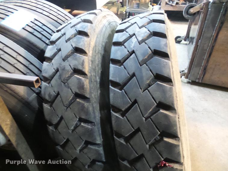 image for item DF7104 1999 International 2674 refuse truck