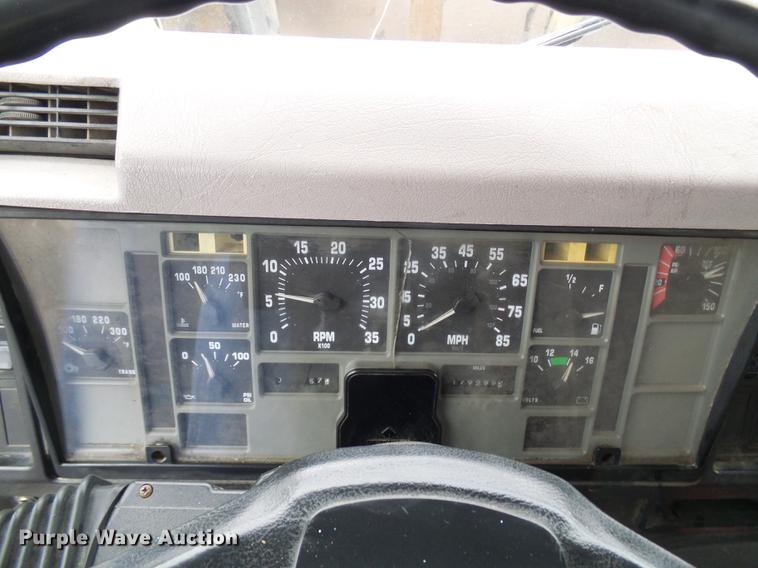 image for item DF7104 1999 International 2674 refuse truck