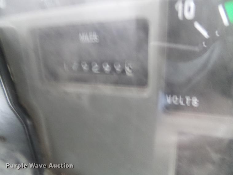 image for item DF7104 1999 International 2674 refuse truck