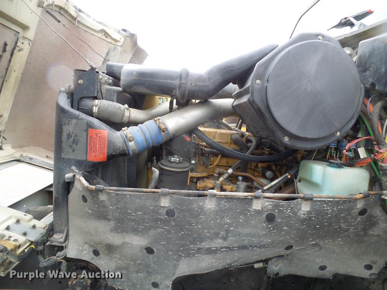 image for item DF7104 1999 International 2674 refuse truck