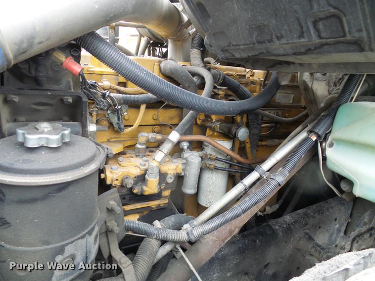 image for item DF7104 1999 International 2674 refuse truck