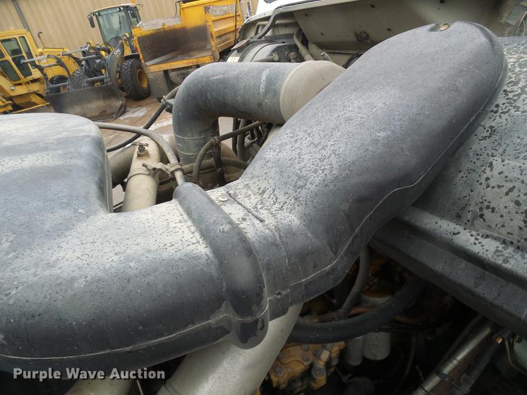 image for item DF7104 1999 International 2674 refuse truck