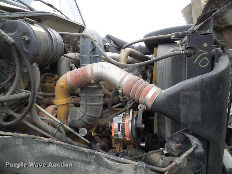 image for item DF7104 1999 International 2674 refuse truck