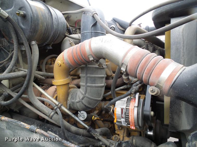 image for item DF7104 1999 International 2674 refuse truck