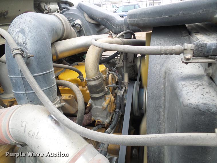 image for item DF7104 1999 International 2674 refuse truck