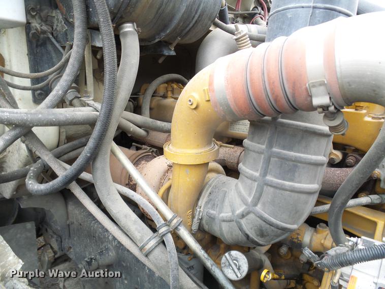 image for item DF7104 1999 International 2674 refuse truck