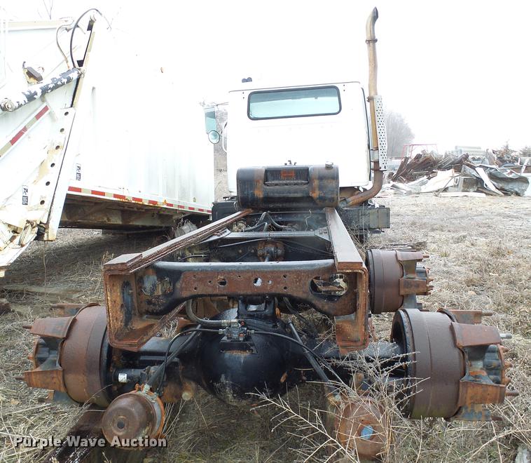 image for item DF7106 1997 International 2674 truck cab and chassis