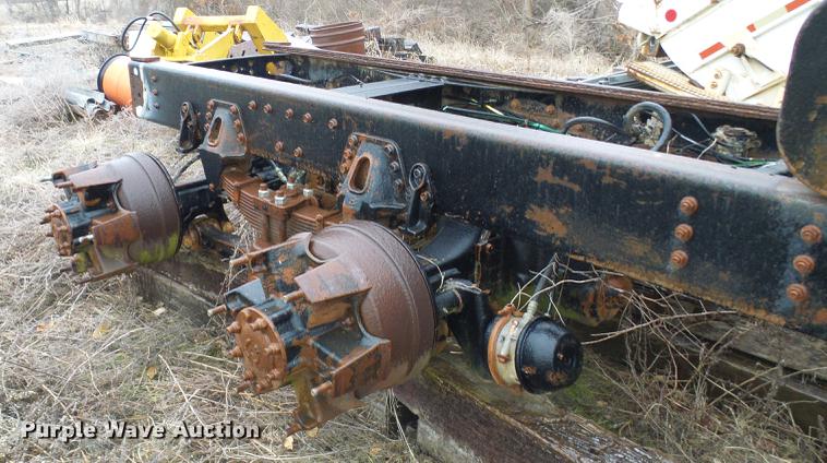 image for item DF7106 1997 International 2674 truck cab and chassis