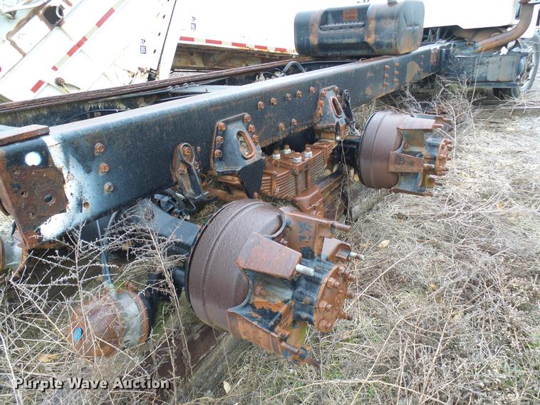 image for item DF7106 1997 International 2674 truck cab and chassis