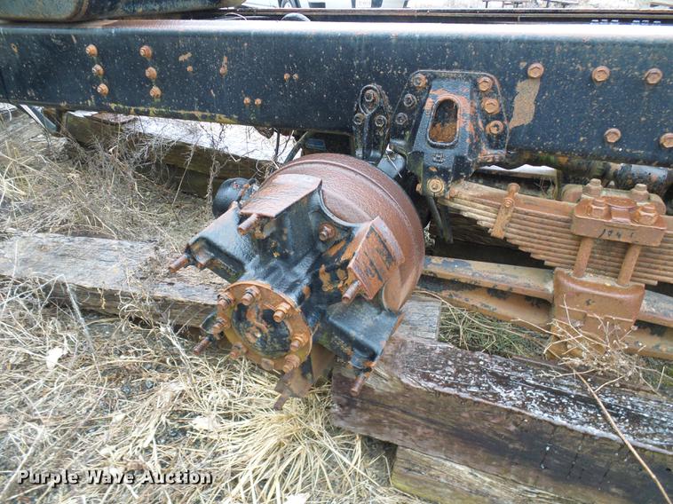 image for item DF7106 1997 International 2674 truck cab and chassis