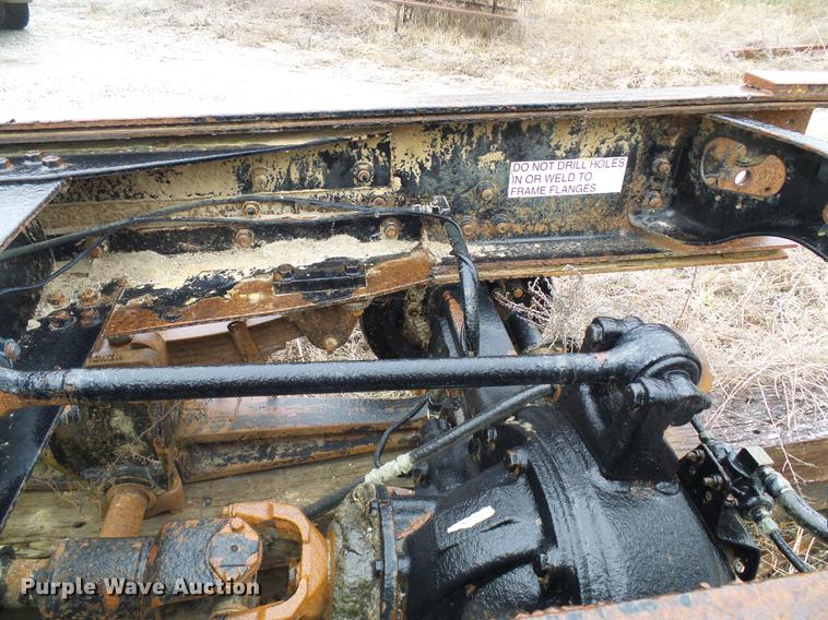 image for item DF7106 1997 International 2674 truck cab and chassis