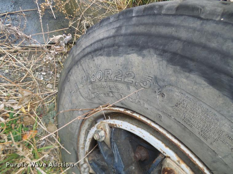 image for item DF7106 1997 International 2674 truck cab and chassis