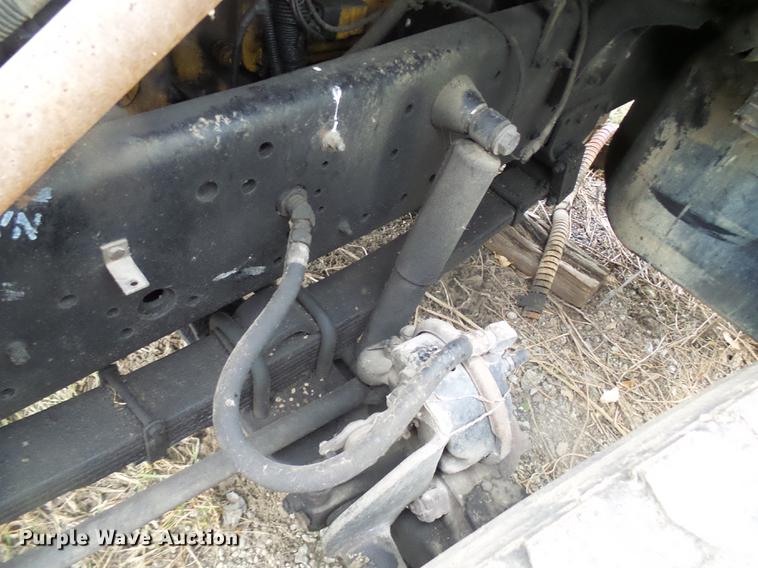 image for item DF7106 1997 International 2674 truck cab and chassis