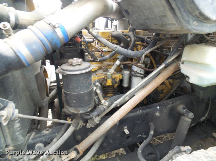 image for item DF7106 1997 International 2674 truck cab and chassis