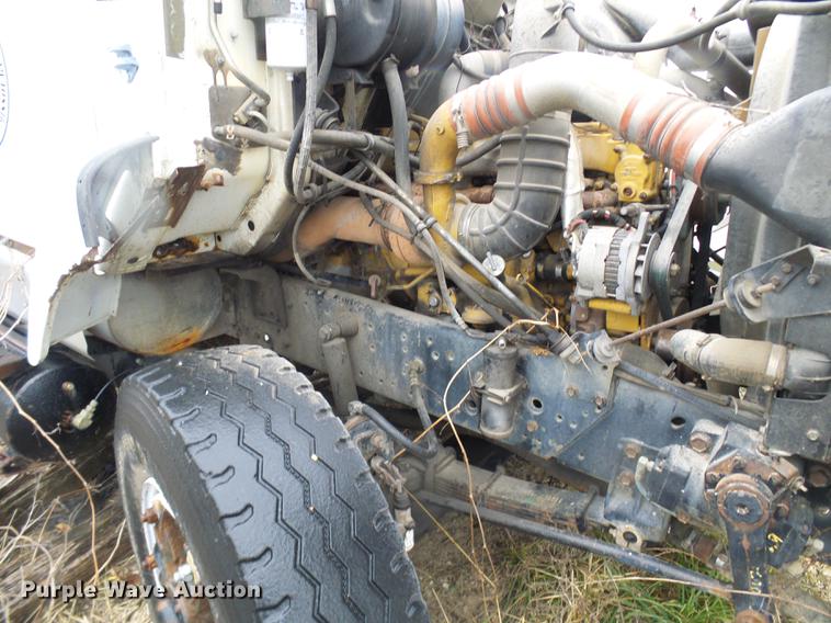 image for item DF7106 1997 International 2674 truck cab and chassis