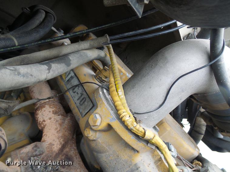 image for item DF7106 1997 International 2674 truck cab and chassis