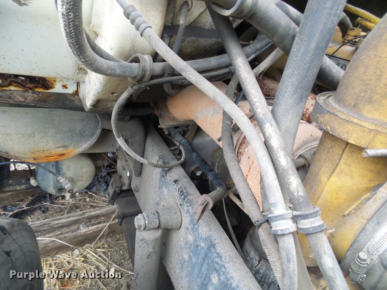 image for item DF7106 1997 International 2674 truck cab and chassis