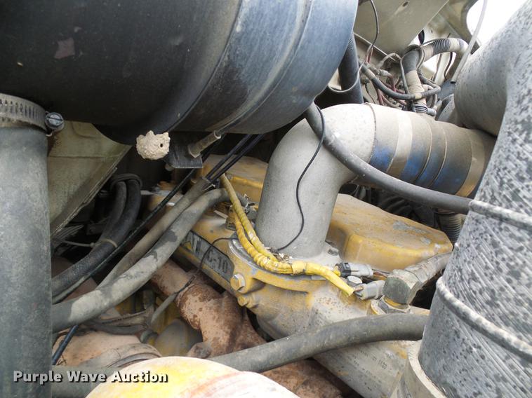 image for item DF7106 1997 International 2674 truck cab and chassis