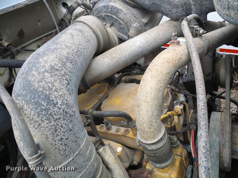 image for item DF7106 1997 International 2674 truck cab and chassis