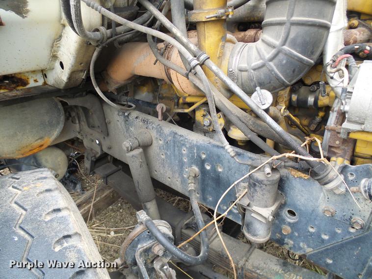 image for item DF7106 1997 International 2674 truck cab and chassis