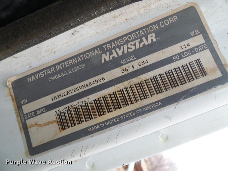 image for item DF7106 1997 International 2674 truck cab and chassis