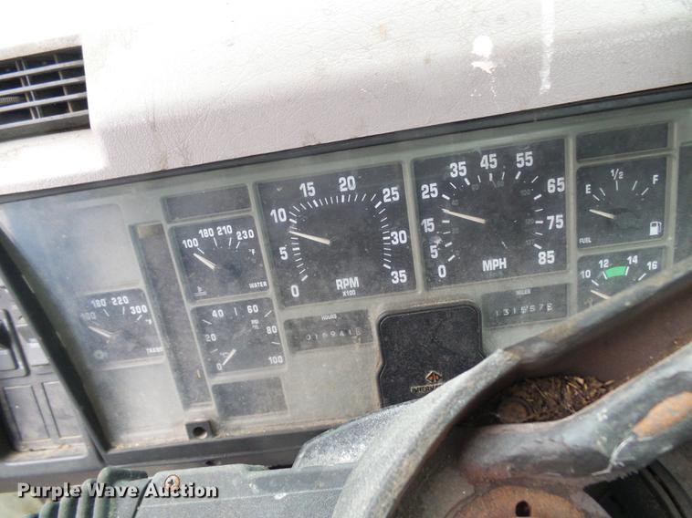 image for item DF7106 1997 International 2674 truck cab and chassis