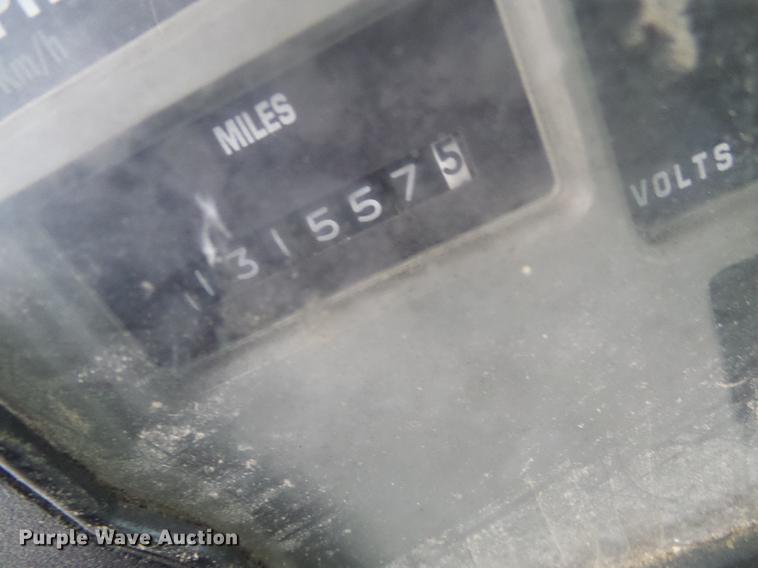 image for item DF7106 1997 International 2674 truck cab and chassis