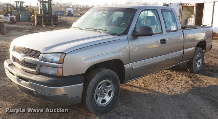 image for item DF7601 2003 Chevrolet Silverado 1500 Ext. Cab pickup truck