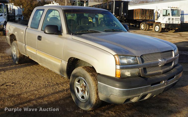 image for item DF7601 2003 Chevrolet Silverado 1500 Ext. Cab pickup truck
