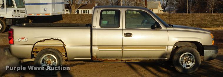 image for item DF7601 2003 Chevrolet Silverado 1500 Ext. Cab pickup truck