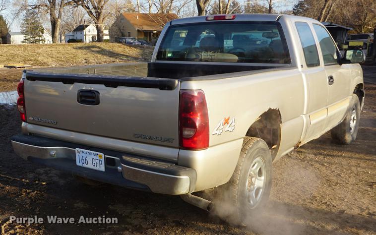 image for item DF7601 2003 Chevrolet Silverado 1500 Ext. Cab pickup truck