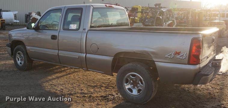 image for item DF7601 2003 Chevrolet Silverado 1500 Ext. Cab pickup truck