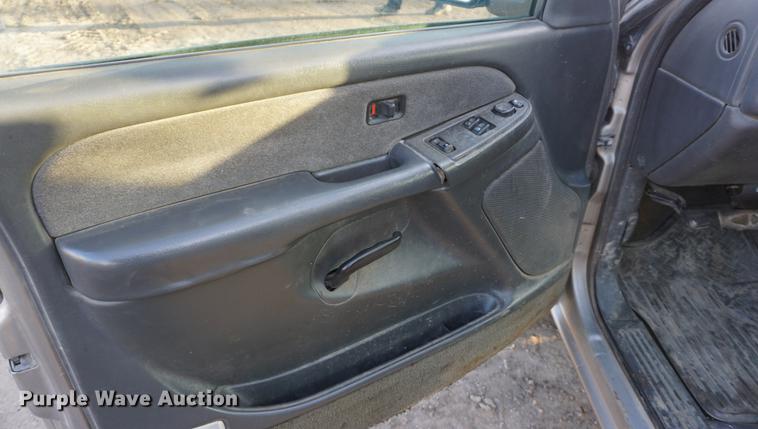 image for item DF7601 2003 Chevrolet Silverado 1500 Ext. Cab pickup truck