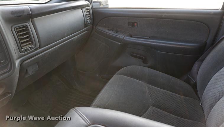 image for item DF7601 2003 Chevrolet Silverado 1500 Ext. Cab pickup truck