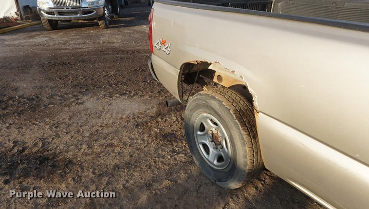image for item DF7601 2003 Chevrolet Silverado 1500 Ext. Cab pickup truck