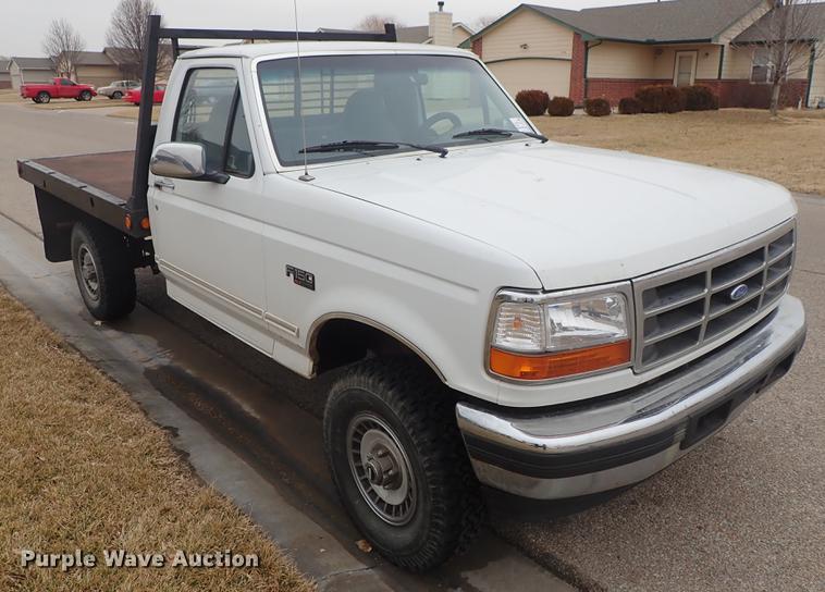 image for item DF8721 1996 Ford F150 flatbed pickup truck