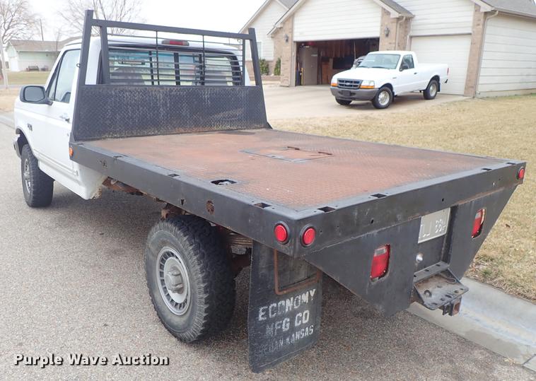 image for item DF8721 1996 Ford F150 flatbed pickup truck