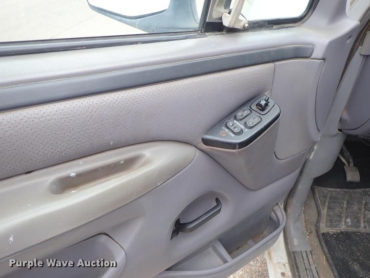 image for item DF8721 1996 Ford F150 flatbed pickup truck