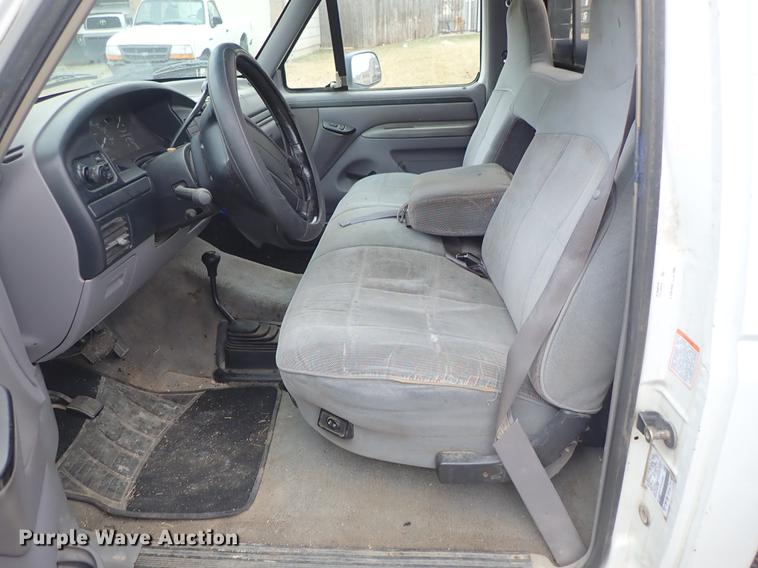 image for item DF8721 1996 Ford F150 flatbed pickup truck