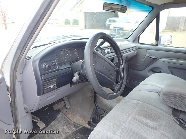 image for item DF8721 1996 Ford F150 flatbed pickup truck